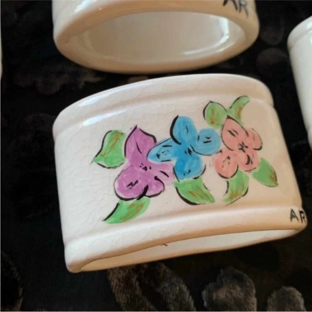 AR Floral porcelain Napkin Rings Set